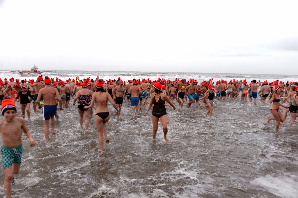 ../Images/Nieuwjaarsduik Nederzandt 2018 059.jpg